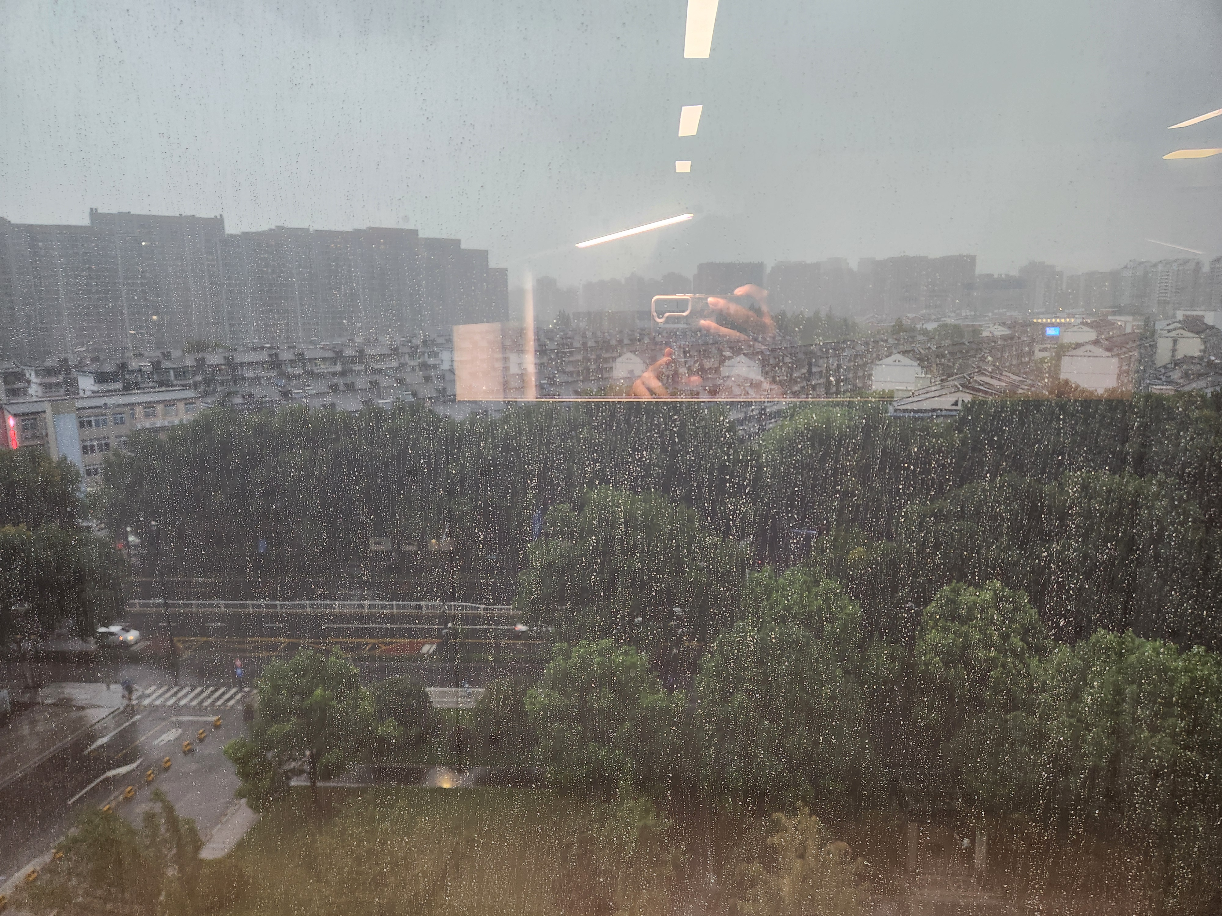 秋天的第一场大雨,也许夏天也还没结束